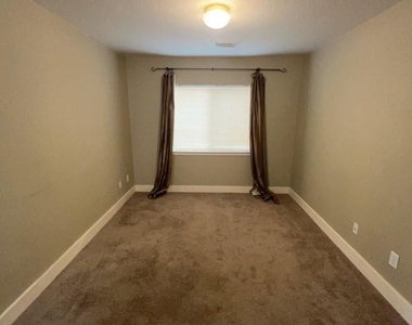 7411 Ravenswood - Photo Thumbnail 9
