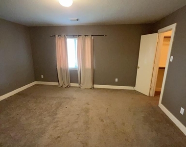 7411 Ravenswood - Photo Thumbnail 10