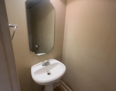 7411 Ravenswood - Photo Thumbnail 8