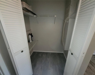 305 Jeru Boulevard - Photo Thumbnail 12