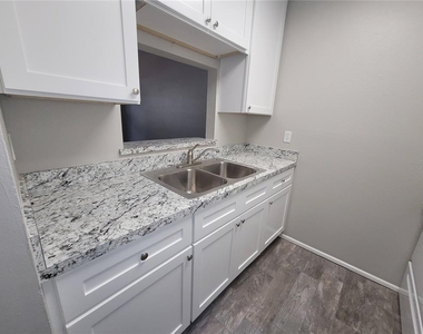 305 Jeru Boulevard - Photo Thumbnail 6