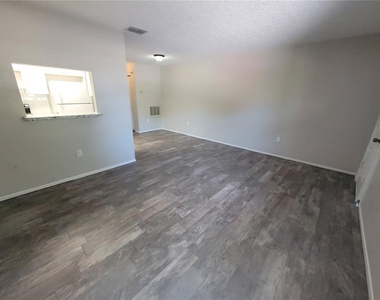 305 Jeru Boulevard - Photo Thumbnail 3