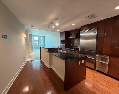 1120 E Kennedy Boulevard - Photo Thumbnail 2