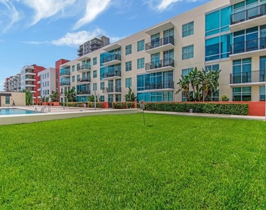 1120 E Kennedy Boulevard - Photo Thumbnail 20