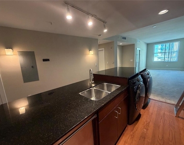 1120 E Kennedy Boulevard - Photo Thumbnail 3