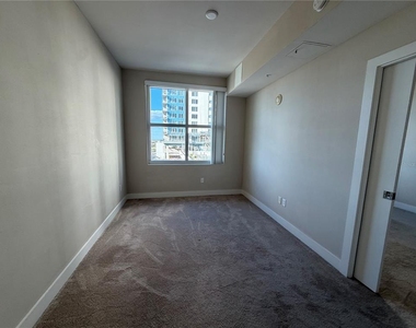 1120 E Kennedy Boulevard - Photo Thumbnail 8