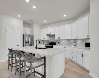 37557 Mackenzie Drive - Photo Thumbnail 8