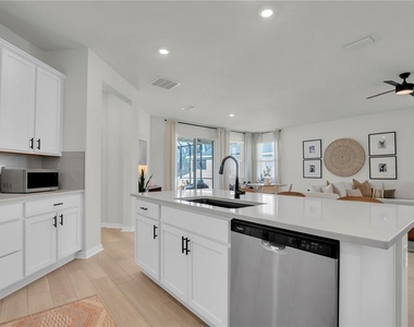 37557 Mackenzie Drive - Photo Thumbnail 10