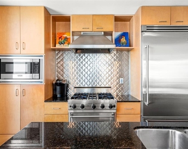 1120 E Kennedy Boulevard - Photo Thumbnail 7