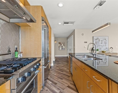 1120 E Kennedy Boulevard - Photo Thumbnail 20