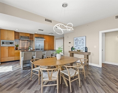1120 E Kennedy Boulevard - Photo Thumbnail 12