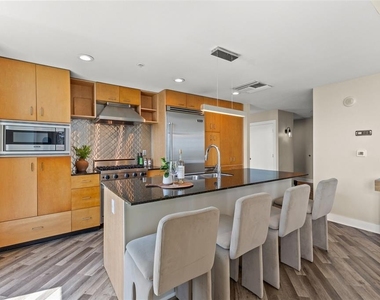 1120 E Kennedy Boulevard - Photo Thumbnail 16