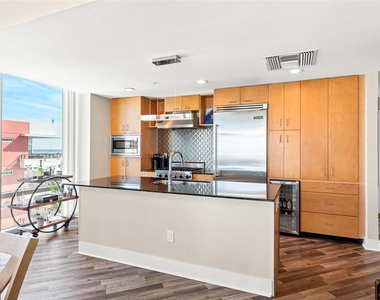 1120 E Kennedy Boulevard - Photo Thumbnail 9