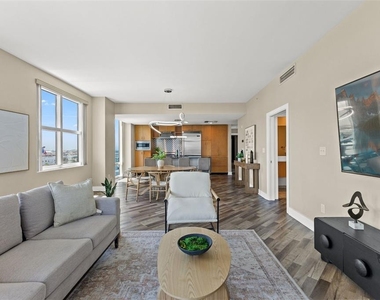 1120 E Kennedy Boulevard - Photo Thumbnail 10