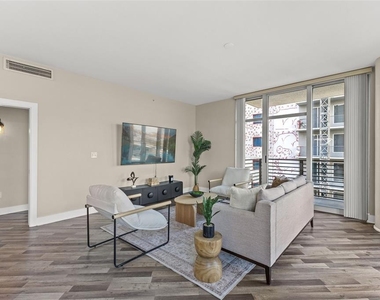 1120 E Kennedy Boulevard - Photo Thumbnail 3
