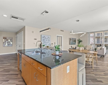1120 E Kennedy Boulevard - Photo Thumbnail 18