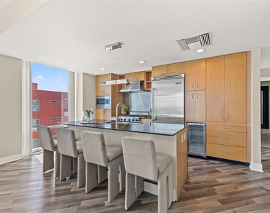 1120 E Kennedy Boulevard - Photo Thumbnail 15