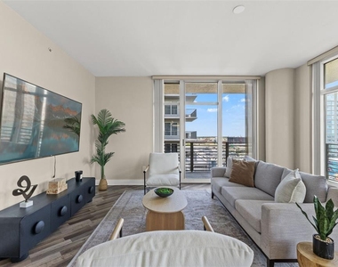 1120 E Kennedy Boulevard - Photo Thumbnail 2