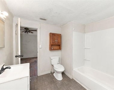 1103 36th Avenue W - Photo Thumbnail 11