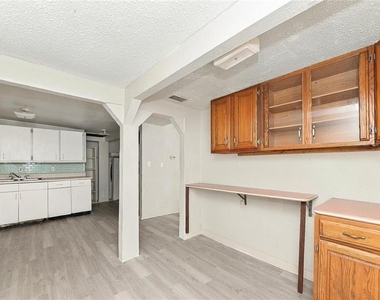 1103 36th Avenue W - Photo Thumbnail 5