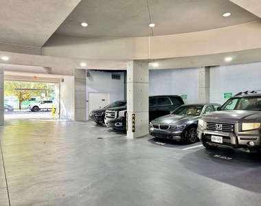 777 N Ashley Drive - Photo Thumbnail 32