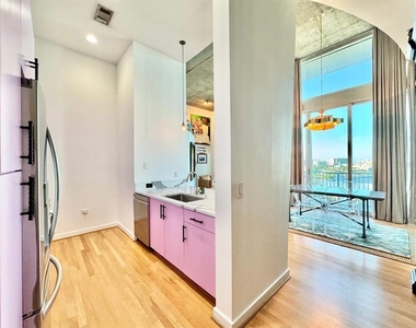 777 N Ashley Drive - Photo Thumbnail 5