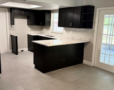 609 Avocado Drive - Photo Thumbnail 2