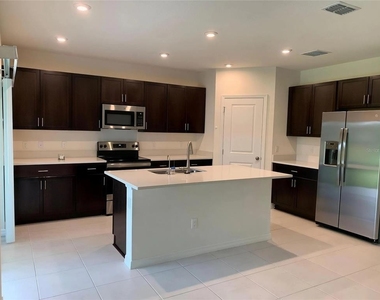 3992 Fescue Street - Photo Thumbnail 5