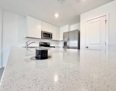 836 Lynx Street - Photo Thumbnail 3