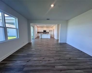367 Lemongrass Road - Photo Thumbnail 10