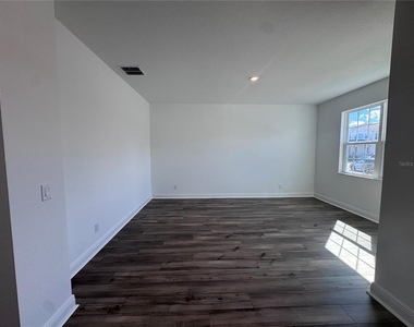 367 Lemongrass Road - Photo Thumbnail 2
