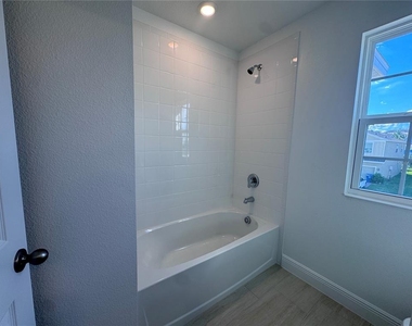 367 Lemongrass Road - Photo Thumbnail 18