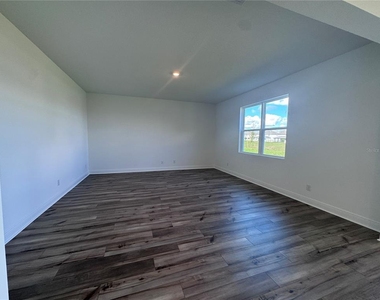 367 Lemongrass Road - Photo Thumbnail 11