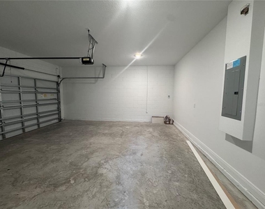 367 Lemongrass Road - Photo Thumbnail 13