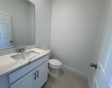367 Lemongrass Road - Photo Thumbnail 4