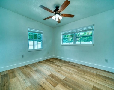 3338 Ontario Avenue - Photo Thumbnail 16