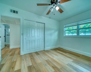 3338 Ontario Avenue - Photo Thumbnail 12