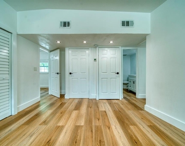 3338 Ontario Avenue - Photo Thumbnail 10