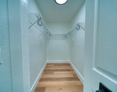 3338 Ontario Avenue - Photo Thumbnail 18