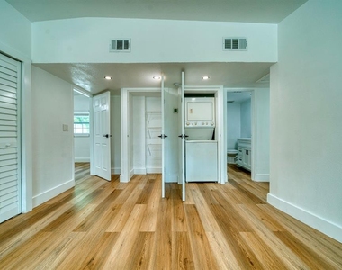 3338 Ontario Avenue - Photo Thumbnail 11