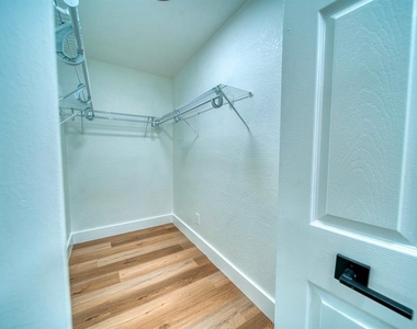 3338 Ontario Avenue - Photo Thumbnail 19