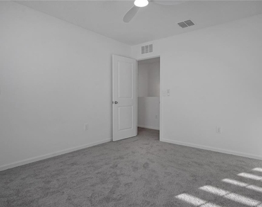 2504 Peony Place - Photo Thumbnail 17
