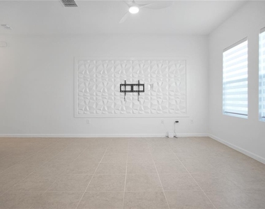 2504 Peony Place - Photo Thumbnail 7