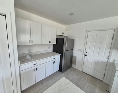 805 Longfellow Terrace - Photo Thumbnail 15