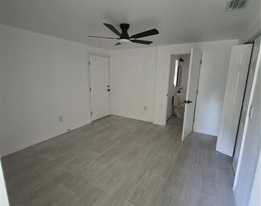 805 Longfellow Terrace - Photo Thumbnail 7