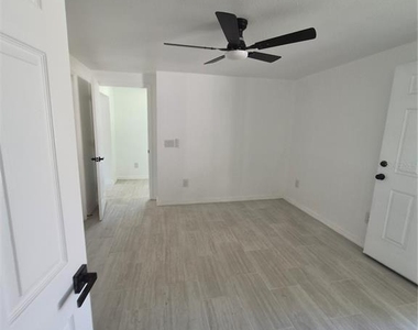 805 Longfellow Terrace - Photo Thumbnail 17