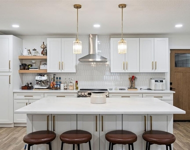 6534 Precourt Drive - Photo Thumbnail 11
