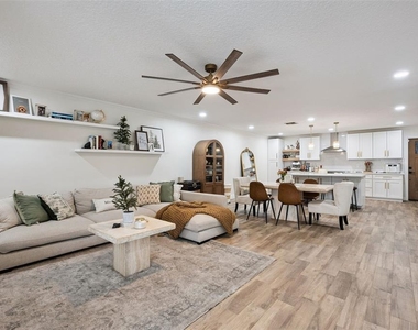 6534 Precourt Drive - Photo Thumbnail 4