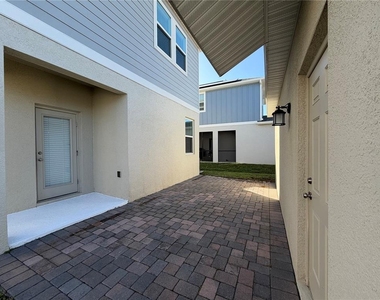 1362 Viscaya Cove Boulevard - Photo Thumbnail 24