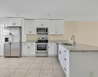 10438 Grimes Street - Photo Thumbnail 2